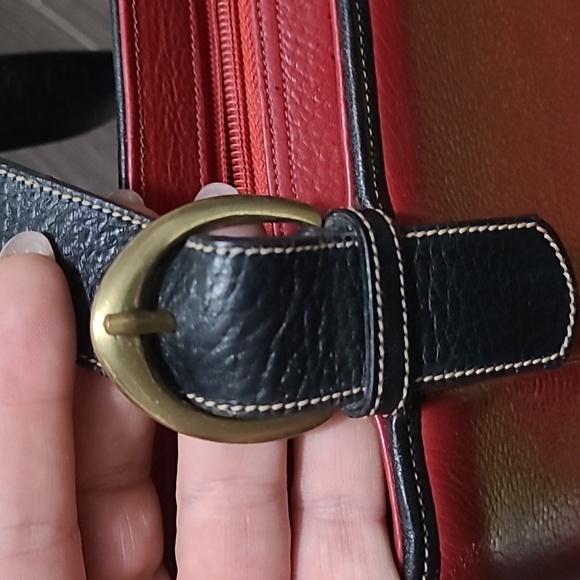 Vintage/y2k Red boxy style, leather Coach bag, brass hardware. Black straps - Picture 3 of 4